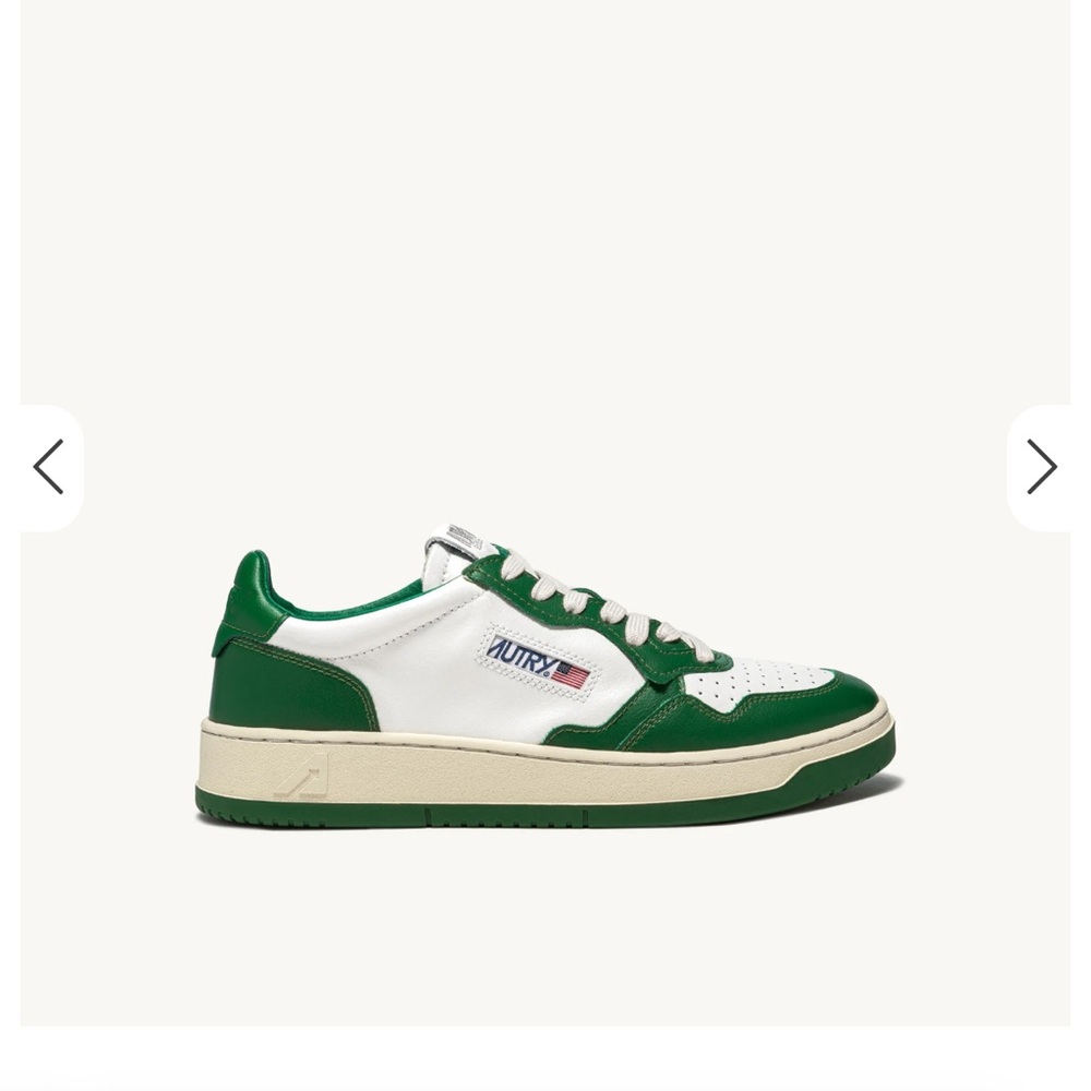 AUTRY SNEAKERS MAN
MEDALIST LOW BICOLOR SNEAKERS IN WHITE AND GREEN LEATHER